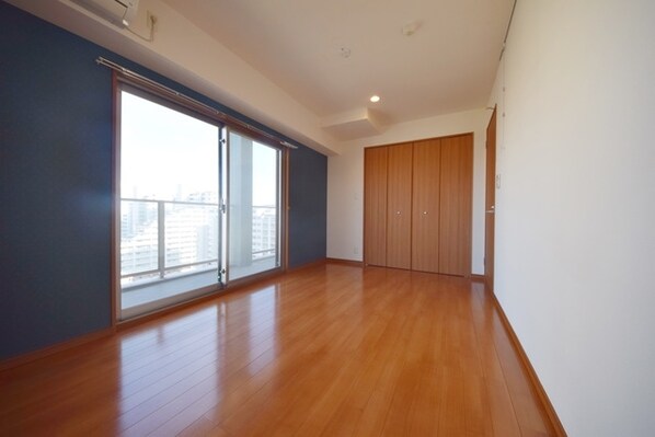 ロイヤルパークス新田の物件内観写真